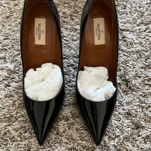 Valentino Garavani BRAND NEW black pumps! Size 38, 4 inch height